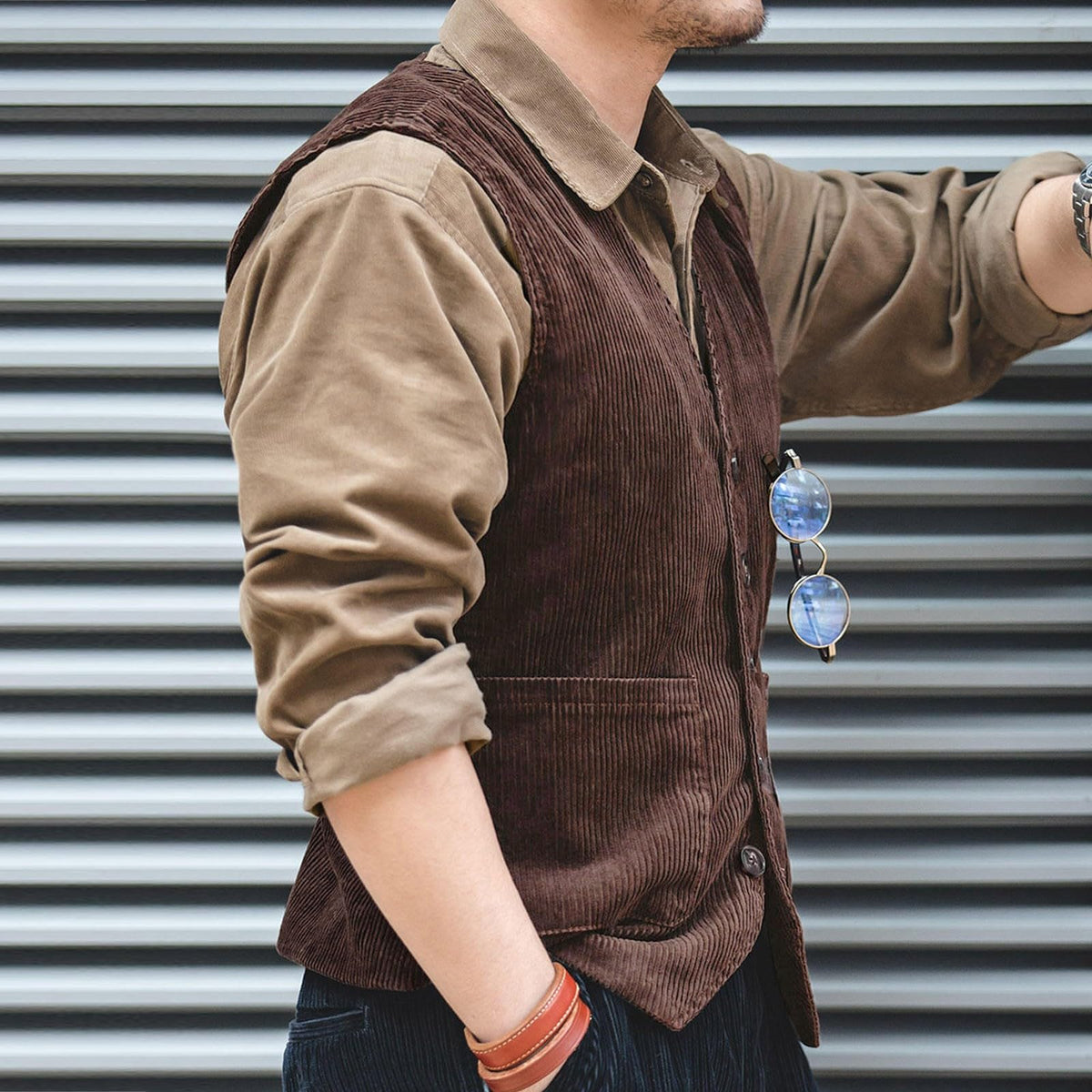 Men's Brown Corduroy Vintage Vest, Button Closure Sleeveless Waistcoat with Pocket Detail, Retro Style Corduroy Vest, Perfect for Casual or Vintage Outfits, Timeless Gentlemen's Vest size 2XL